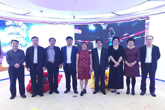 河北承德市政府领导莅临熊猫体育参观考察