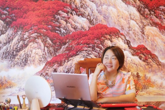 数字音视工程网 | 专访熊猫体育掌舵人龙平芳：登高望远天地阔，肝胆相照一心同