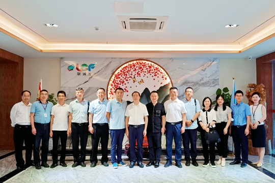 安顺市文化考察团莅临熊猫体育参观调研 