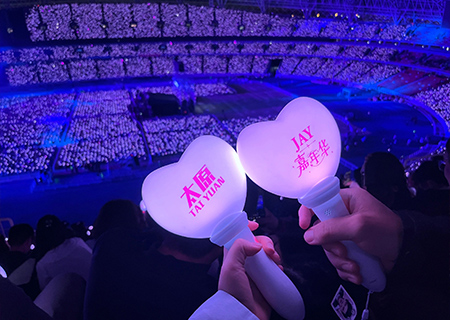 熊猫体育透明屏和荧光棒引爆周杰伦太原演唱会（第三场）