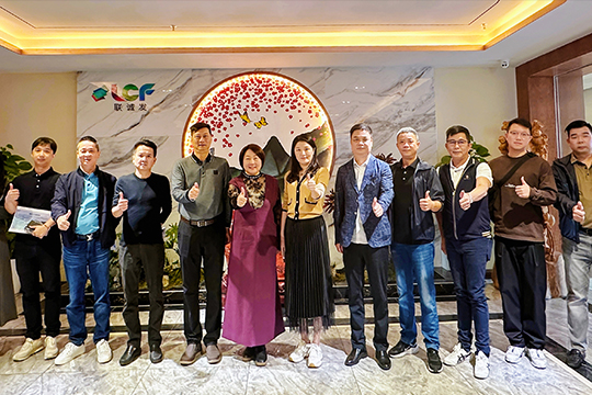 航城街道携股份公司一行莅临熊猫体育考察调研